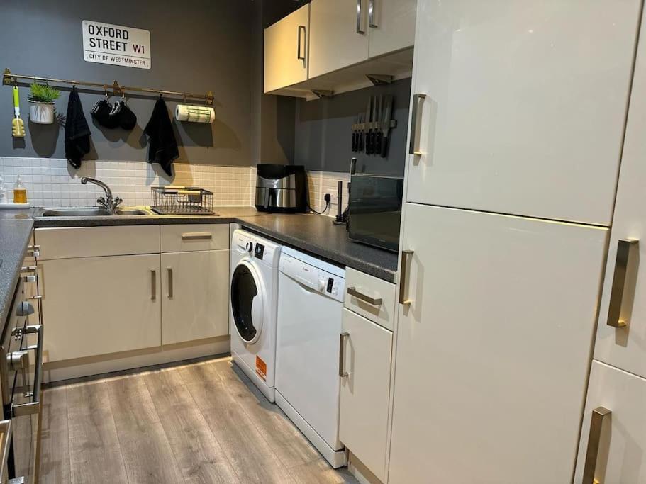 Stunning Luxury Croydon Apartment Gatwick Airport Close Purley Bagian luar foto