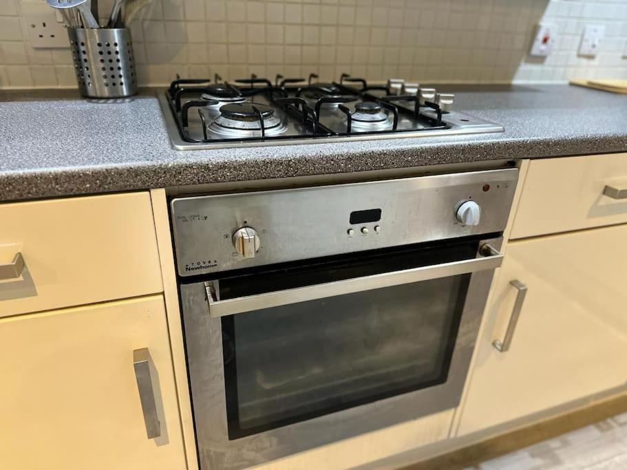 Stunning Luxury Croydon Apartment Gatwick Airport Close Purley Bagian luar foto