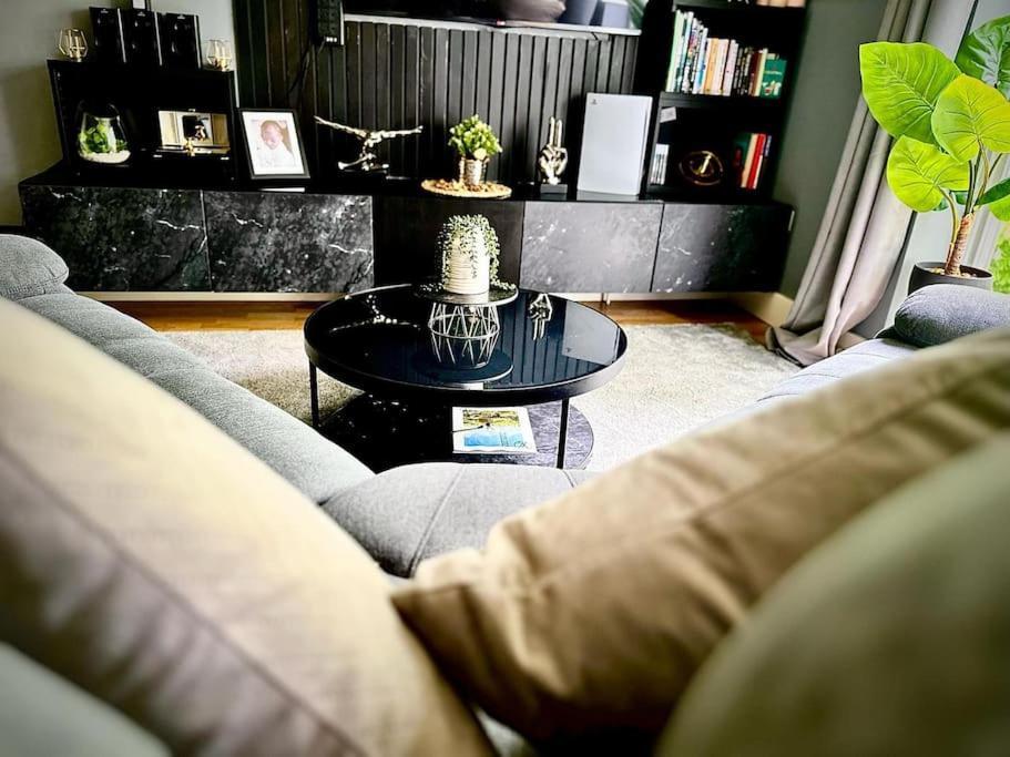 Stunning Luxury Croydon Apartment Gatwick Airport Close Purley Bagian luar foto