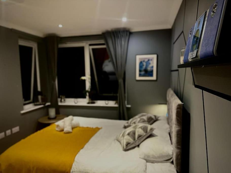 Stunning Luxury Croydon Apartment Gatwick Airport Close Purley Bagian luar foto